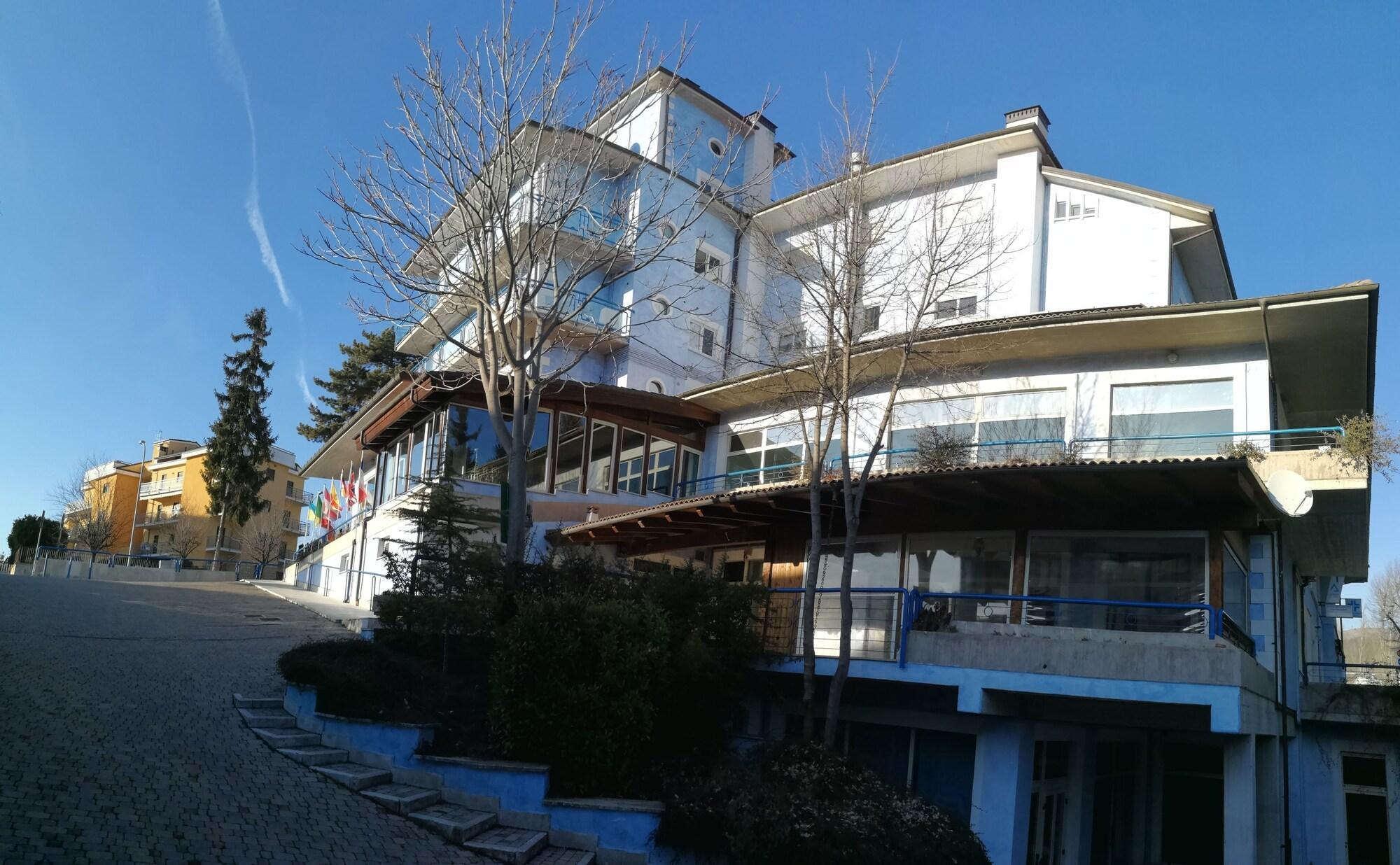 Hotel Azzurro LʼAquila Exteriér fotografie