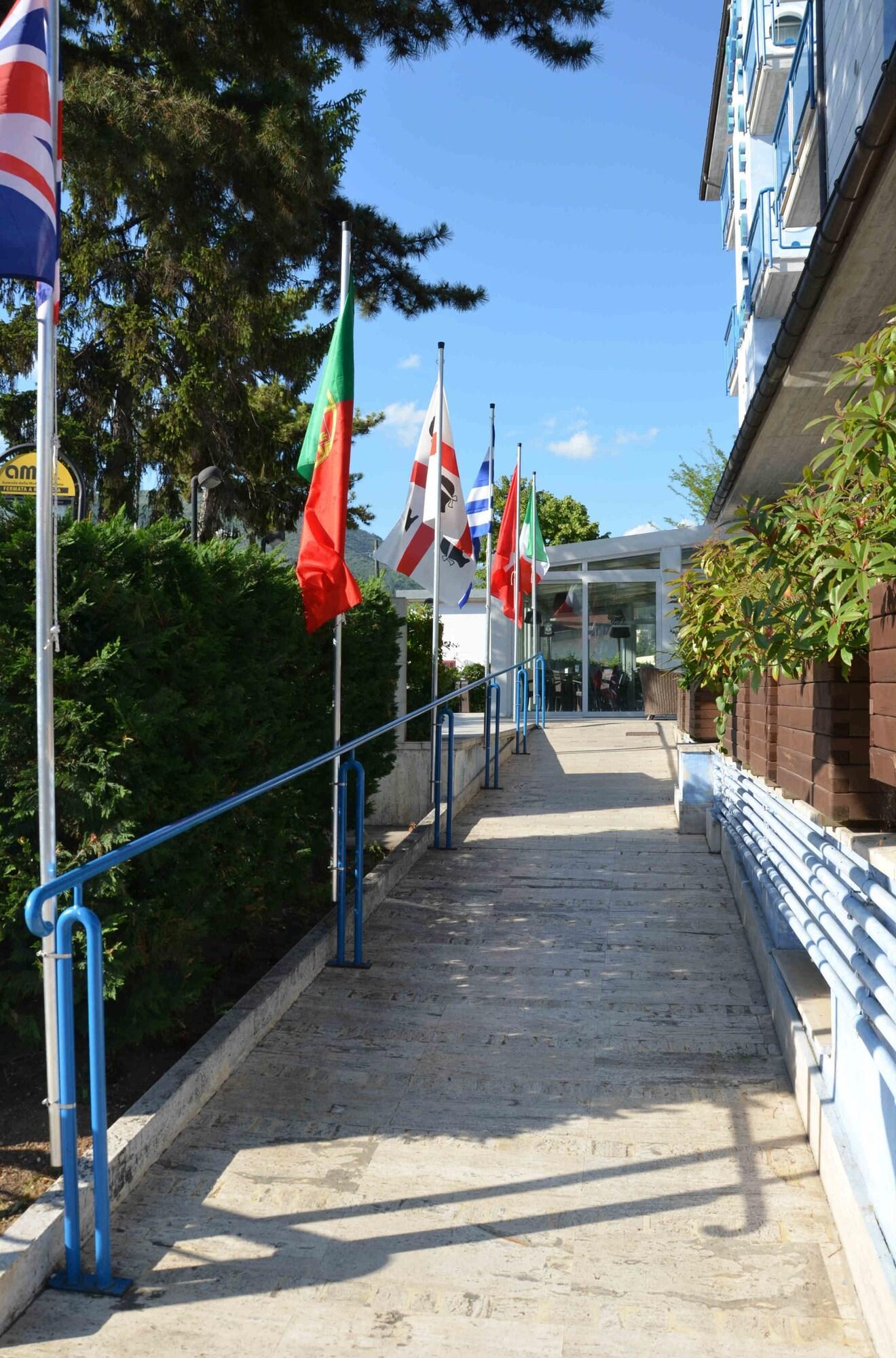 Hotel Azzurro LʼAquila Exteriér fotografie