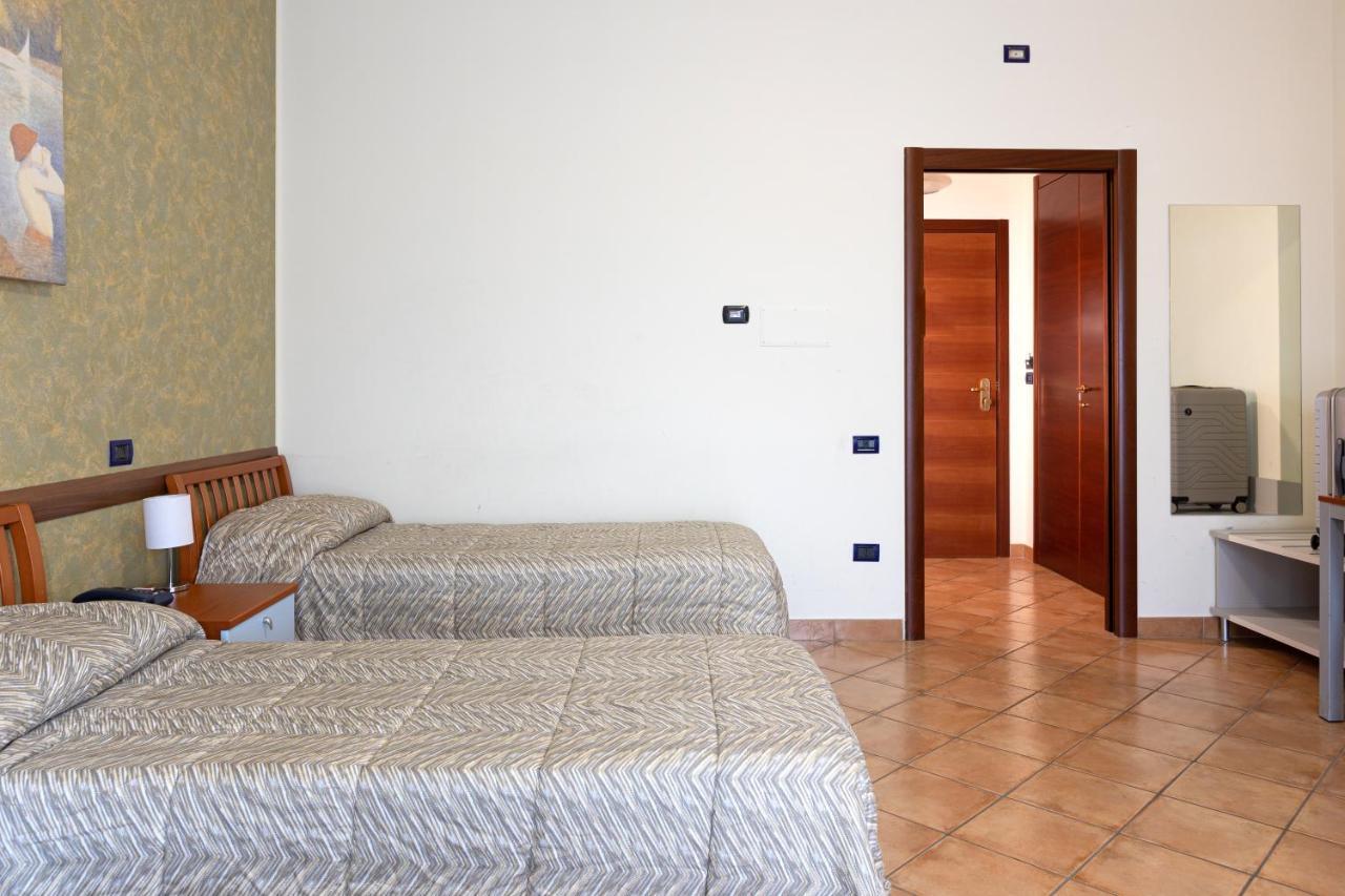 Hotel Azzurro LʼAquila Exteriér fotografie