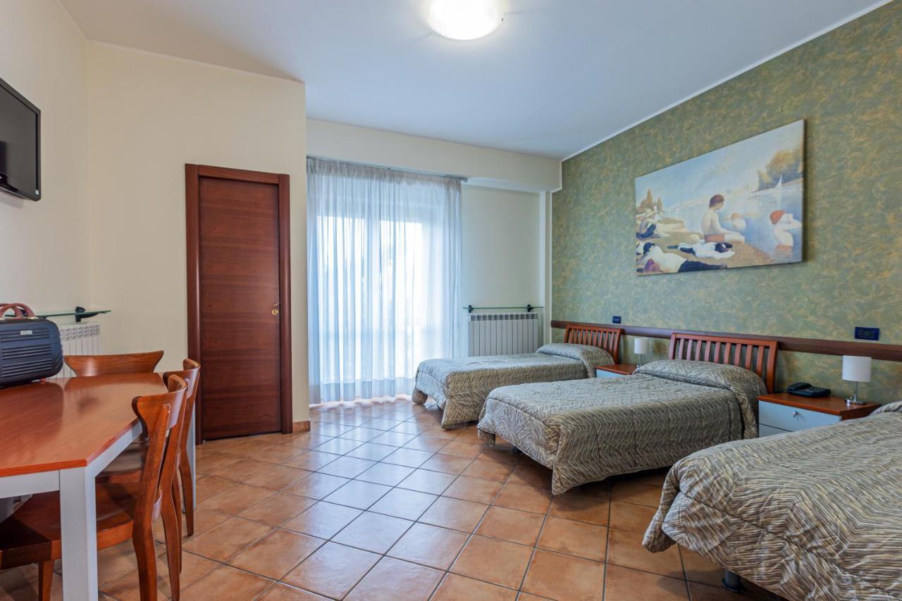 Hotel Azzurro LʼAquila Exteriér fotografie