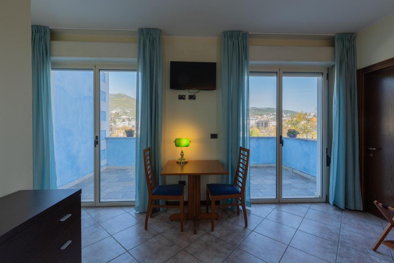 Hotel Azzurro LʼAquila Exteriér fotografie